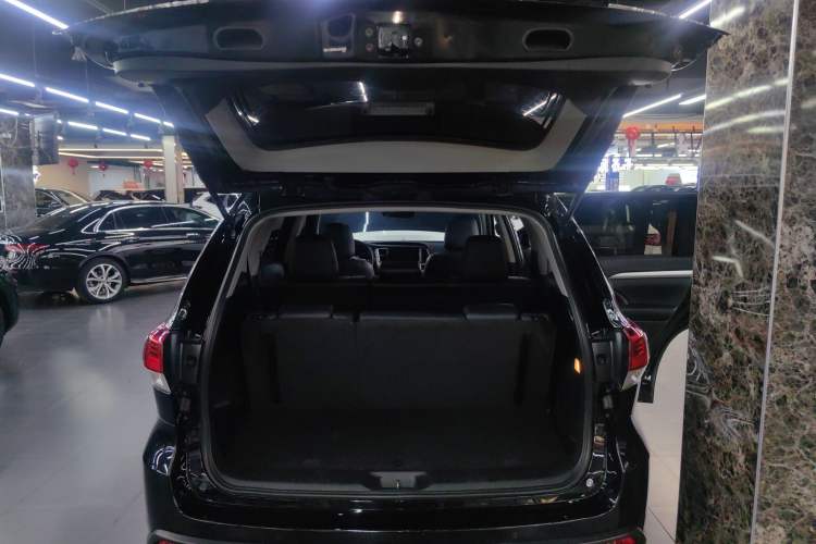 Used Toyota Highlander 2018 2.0T Four-Wheel Drive Luxury Edition 7 Seats China V Emission Standard
