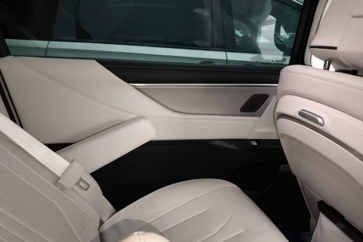 Used Buick GL8 New Energy 2024 Lu Zun Smart Edition 7-Seater
