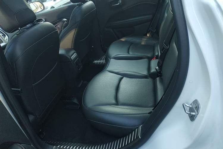 Used  Compass 2017 200T Automatic Family Edition
