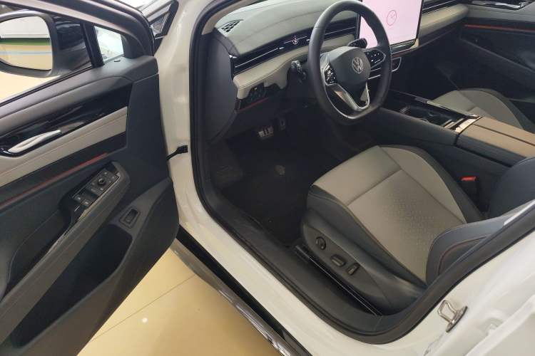 Used Volkswagen ID.7 VIZZION 2024 AIR model
