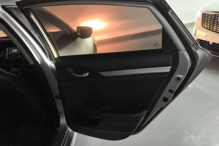 Used Honda Civic 2016 220TURBO CVT Luxury Edition
