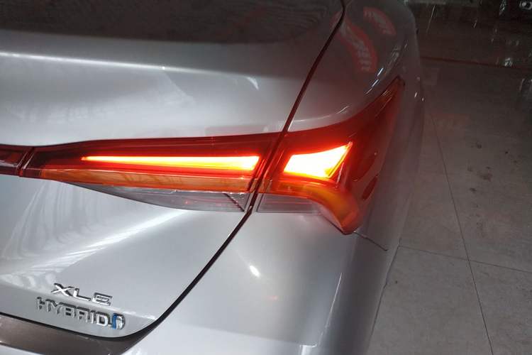 Used Toyota Avalon 2019 Dual-Engine 2.5L XLE Prestige Version China VI Standard
