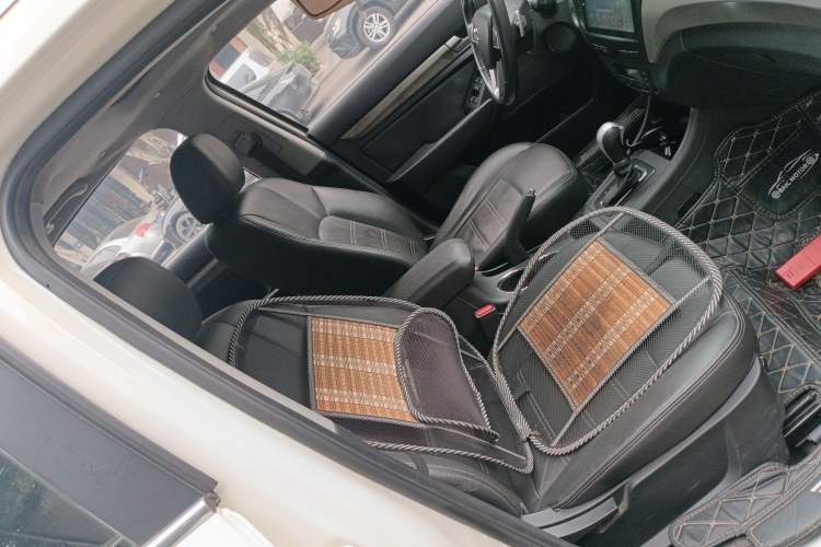 Used BAIC Senova X65 2015 2.0T automatic comfort version
