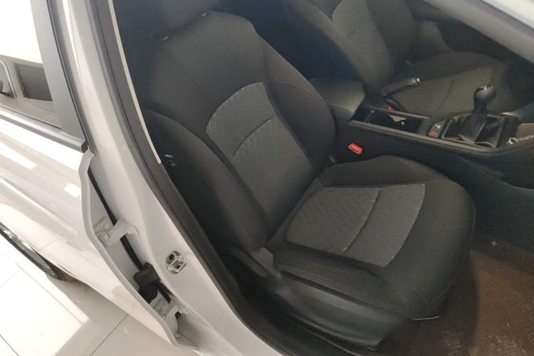 Used Roewe i5 2023 1.5L Manual Comfort Edition