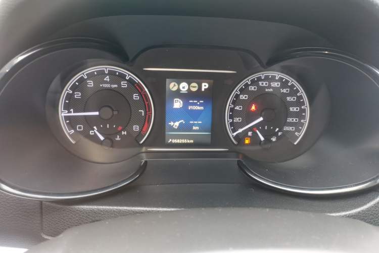 Used Dongfeng Aeolus AX7 2016 2.0L Automatic Zhiyi Trim
