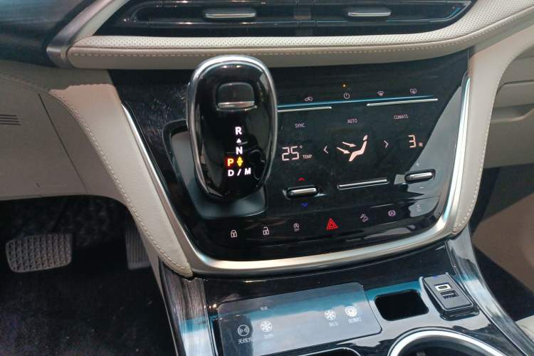 Used Buick GL8 2022 ES Landtrek 653T Comfort Edition
