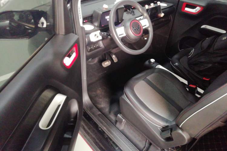 Used Wuling Hongguang MINIEV 2022 GAMEBOY 200km Gaming Edition with Lithium Iron Phosphate
