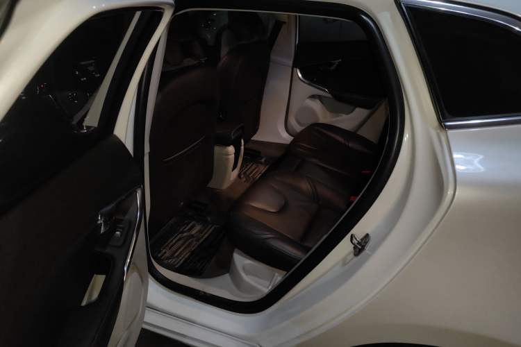 Used Volvo V40 2013 T5 Prestige Edition