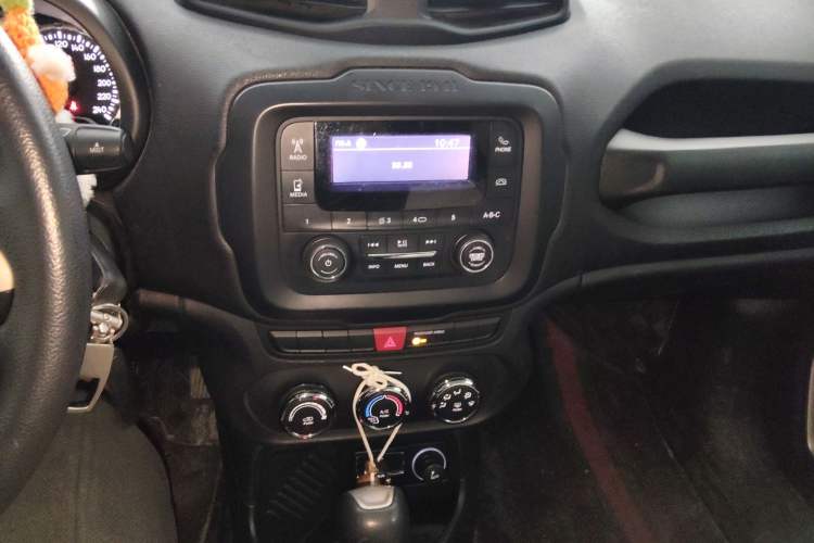 Used  Renegade 2017 180T Automatic Kinetic Edition+
