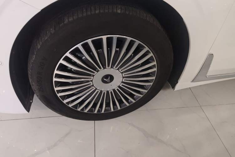 Used VOYAH Dream 2025 PHEV Four-Wheel Drive Prestige Kunpeng Edition