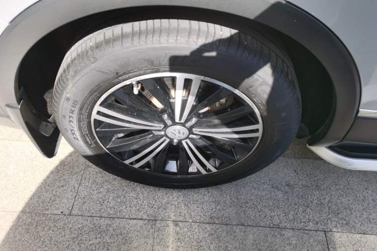 Used Volkswagen Tiguan L 2017 330TSI Automatic Two-Wheel Drive Flagship Edition