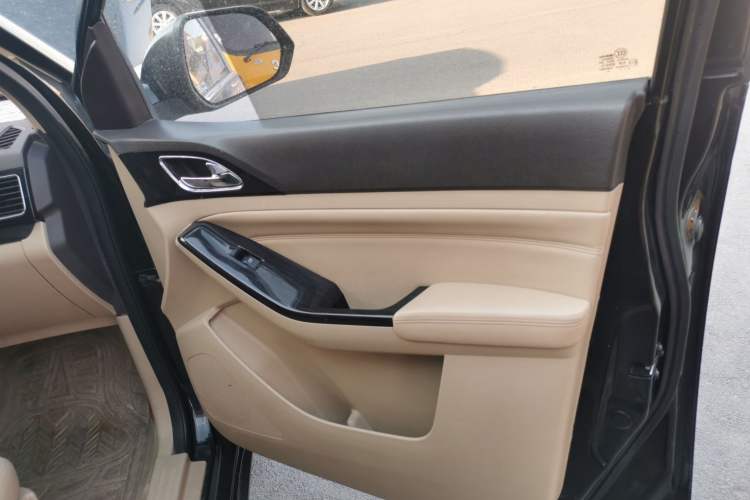 Used Baojun 730 2014 1.5L Manual Luxury Navigation ESP Version 7 Seats
