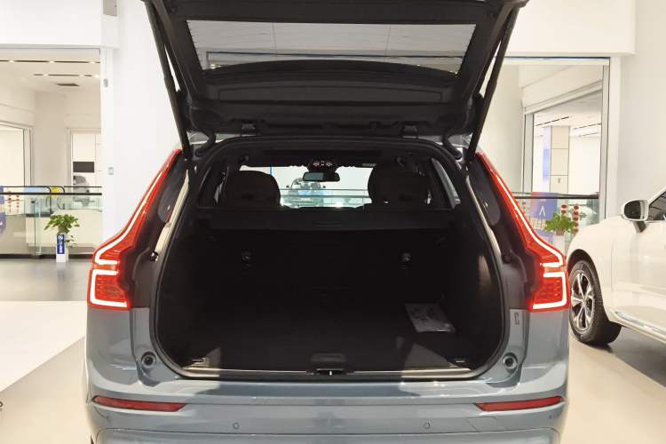 Used Volvo XC60 2023 B5 4x4 Smart Luxury Edition