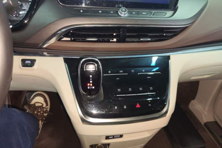 Used Buick GL8 2022 Land Business Class 652T Luxury Model
