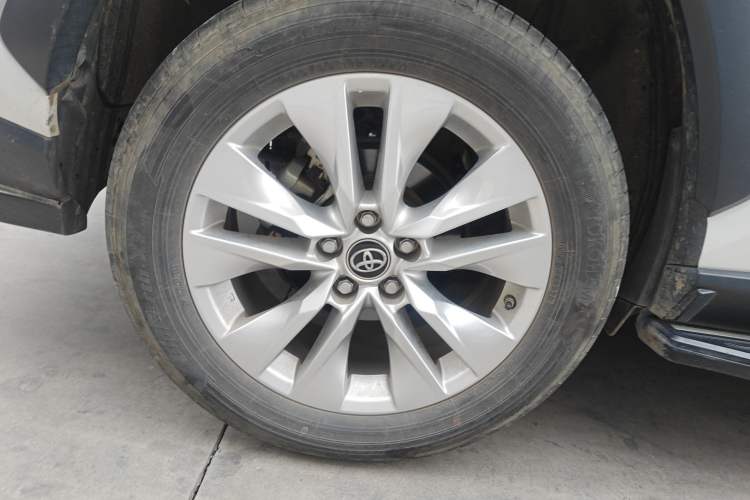 Used Toyota Wildlander 2022 Updated Version 2.0L CVT Two-Wheel Drive Leading Edition
