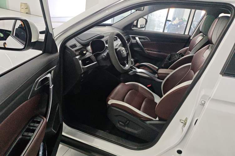 Used Geely Auto Emgrand X7 Sport 2022 1.8TD DCT Zhiya Trim
