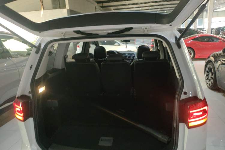 Used Volkswagen Touran 2018 Volkswagen Touran L 280TSI DSG Comfort Edition 7 Seats China V Emission Standard