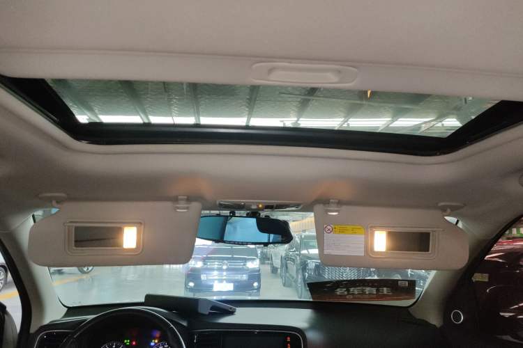 Used Mitsubishi Outlander 2018 2.0L Two-Wheel Drive Glory Edition 5 Seats
