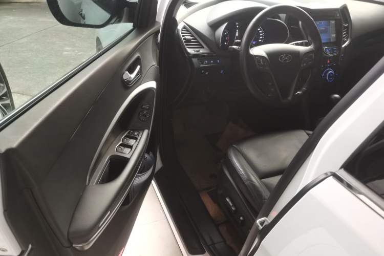 Used Hyundai Santa Fe 2015 2.0T Automatic All-Wheel Drive Smart Version 5 Seats
