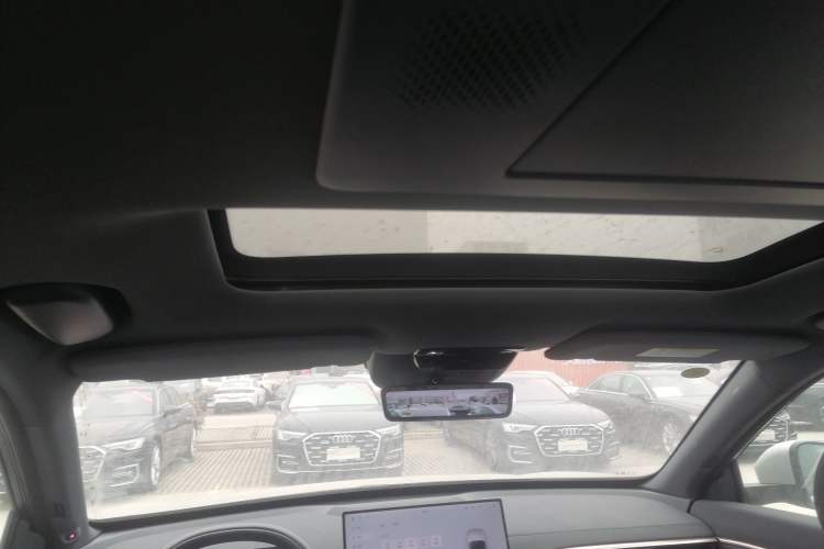 Used  eπ008 2025 210Max Range-Extended Version 5 Seats