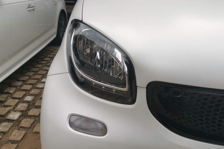 Used  fortwo 2019 0.9T 66kW Hardtop Wind Power Edition China VI
