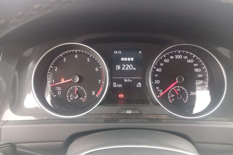 Used Volkswagen Golf 2017 1.6L Automatic Comfort Million-Vehicle Anniversary Edition
