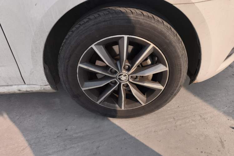 Used Skoda Octavia 2019 1.5L Automatic SmartDrive Comfort Edition China VI Standard