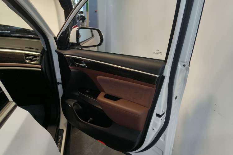 Used GAC Trumpchi GS8 2017 320T Two-Wheel Drive Luxury Smart Connectivity Version (7 Seats)
