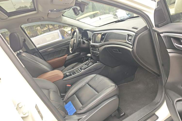 Used GAC Trumpchi GS7 2017 320T Two-Wheel-Drive Luxury Model
