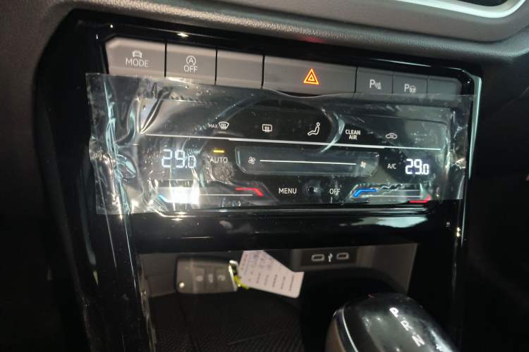 Used Volkswagen T-ROC 2025 Facelift Model 2 300TSI DSG Two-Wheel Drive Chenguang Edition
