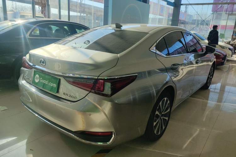 Used Lexus ES 2023 200 Excellence Edition
