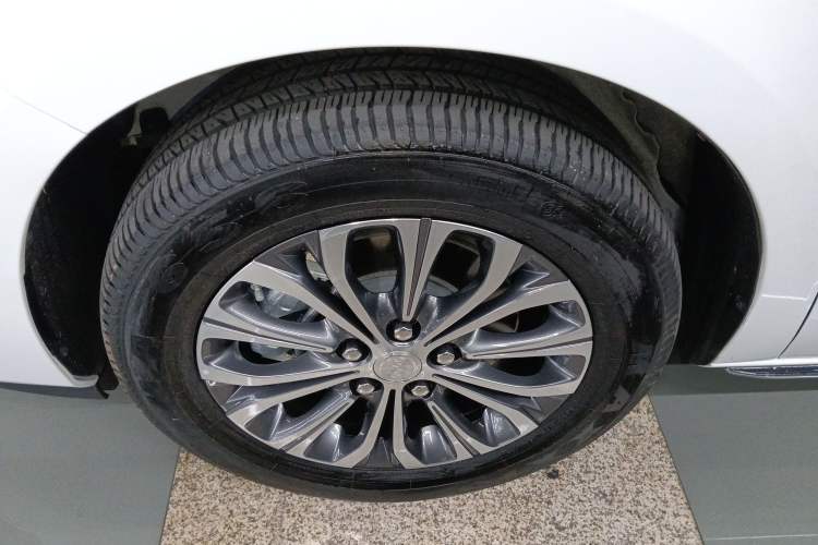 Used Buick GL8 2023 Facelifted Land Cruiser Executive Luxury Version
