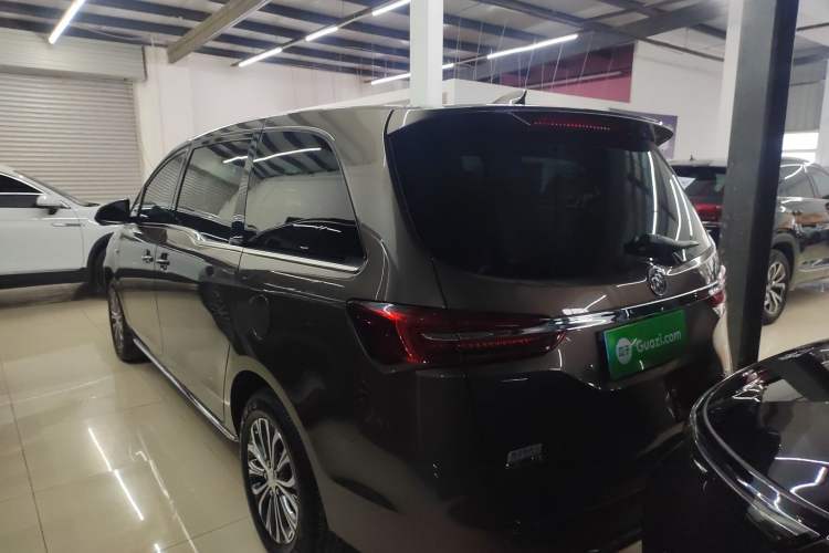 Used Buick GL8 2023 Facelifted Land Cruiser Executive Luxury Version