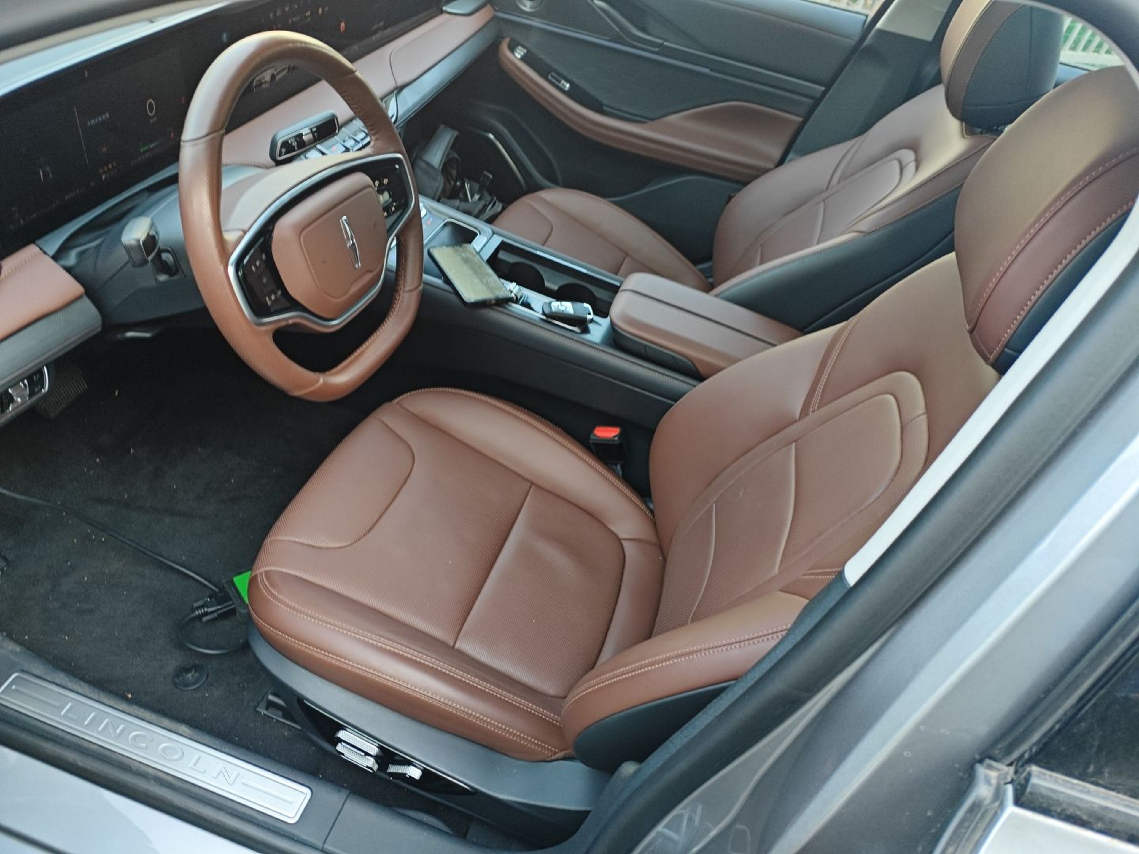 Переднее сиденье в автомобиле