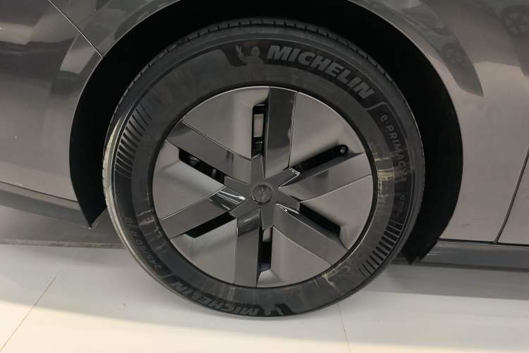 Used Li Auto MEGA 2025 Ultra Smart Refreshed Edition