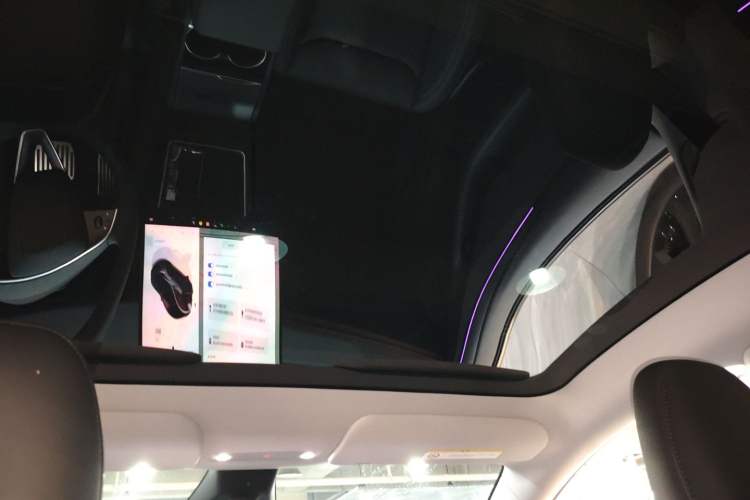 Used Tesla Model Y 2025 Long-Range All-Wheel-Drive Version
