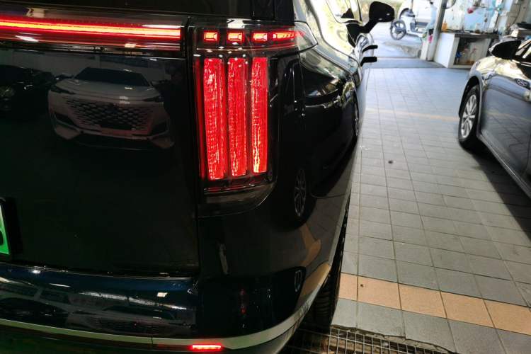 Used  HL 2025 700 Ultra Six-Seater All-Wheel-Drive LiDAR Version
