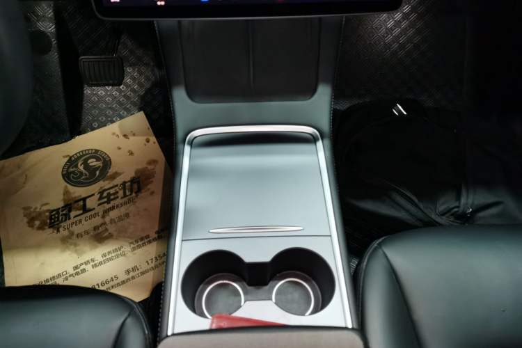 Used Tesla Model Y 2021 Long-Range All-Wheel-Drive Version
