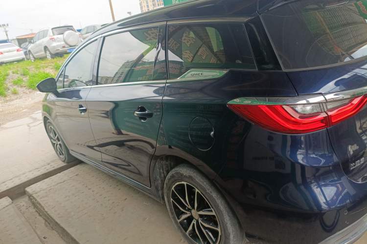 Used BYD Song MAX 2017 1.5T Automatic Smart Connect Elite 7-Seater
