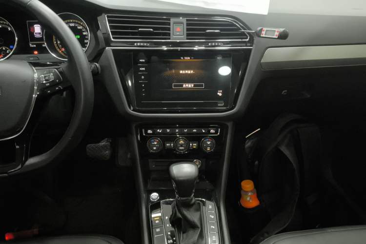 Used Volkswagen Tiguan L 2019 Revised 330TSI Automatic Two-Wheel Drive Smart & Luxury Edition China VI Standard