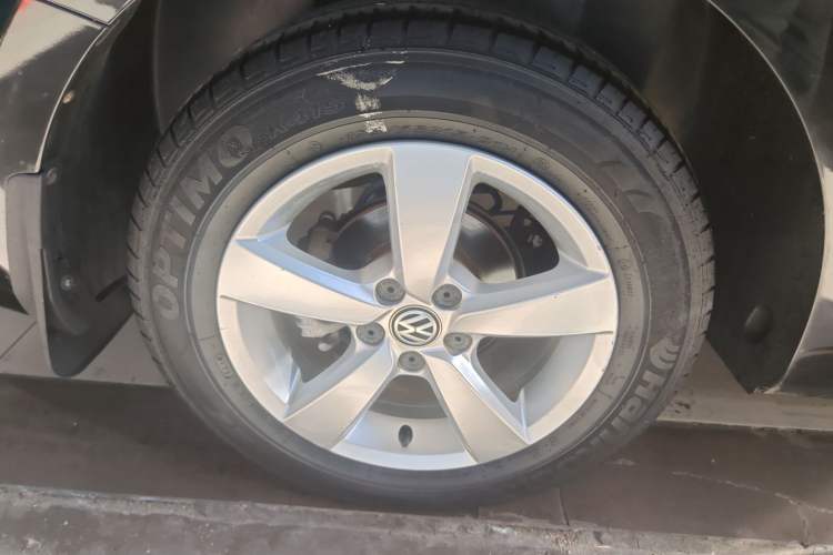 Used Volkswagen Lavida 2015 1.6L Manual Fashion Edition
