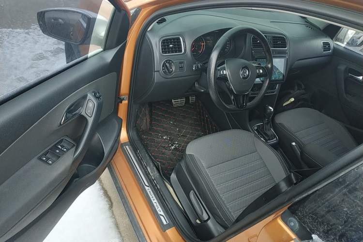 Used Volkswagen Polo 2014 1.6L Cross Polo Automatic
