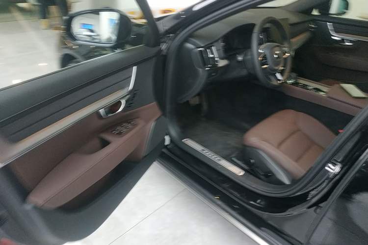 Used Volvo S90 2026 B5 Zhiyi Luxury Edition
