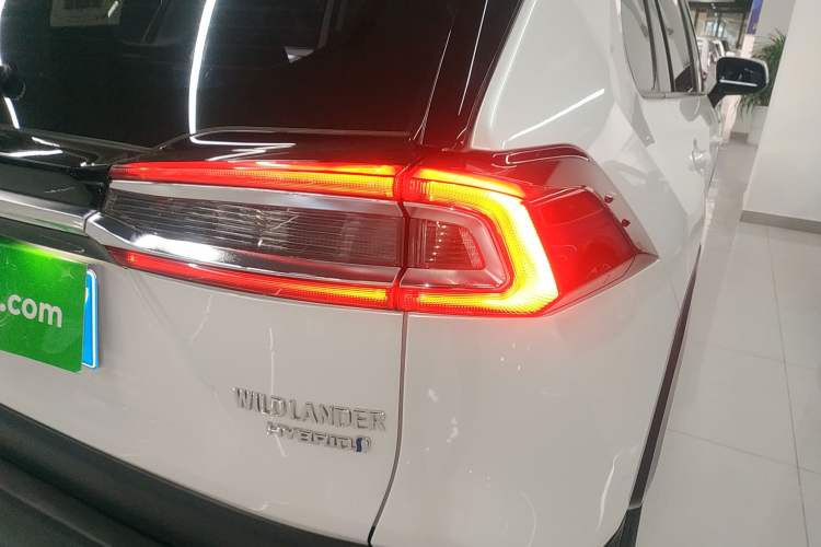 Used Toyota Wildlander 2022 Dual-Engine 2.5L E-CVT Two-Wheel Drive Luxury PLUS Edition
