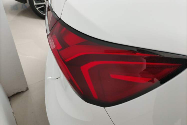 Used Roewe i5 2021 1.5L CVT Platinum Edition
