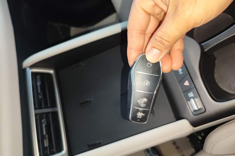 Used BYD Yuan UP 2025 Intelligent Driving Version 401 km Leading Edition