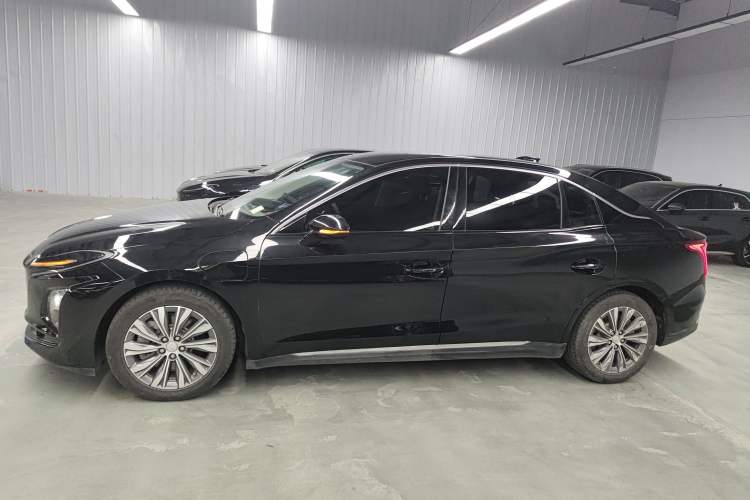 Used Hongqi E-QM5 2022 431 km Charge & Enjoy Edition
