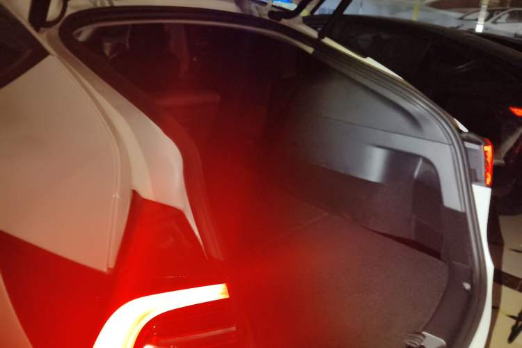 Used Tesla Model Y 2022 Long-Range All-Wheel-Drive Version
