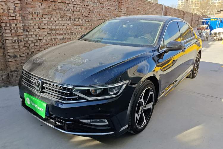 Used Volkswagen Magotan 2024 2 Million Units Zhongxiang Version 330TSI DSG Luxury Edition
