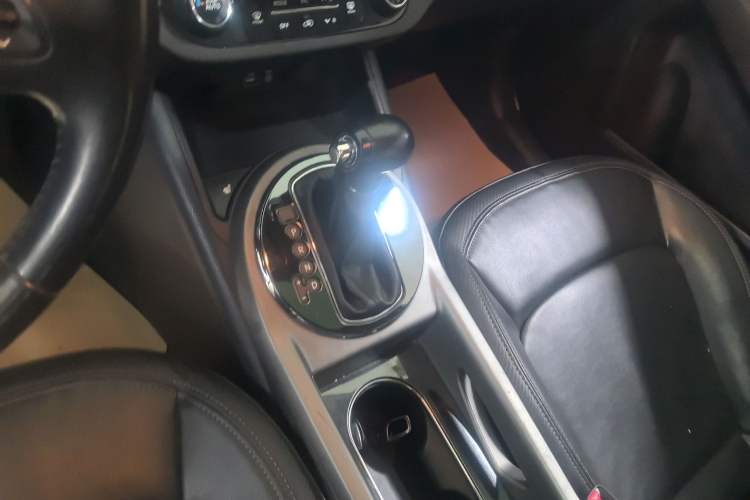 Used Kia Sportage R 2015 2.0L Automatic Two-Wheel Drive DLX Model